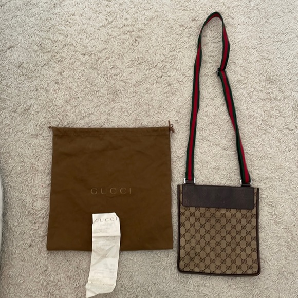 Gucci Monogram Messenger Crossbody ❤️💚 - Picture 3 of 13